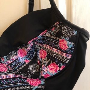Torrid swim top size 4.